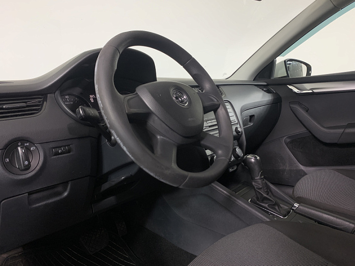 SKODA Octavia 1.2, 2013 года, Робот, БЕЛЫЙ ЖЕЛТЫЙ СЕРЫЙ