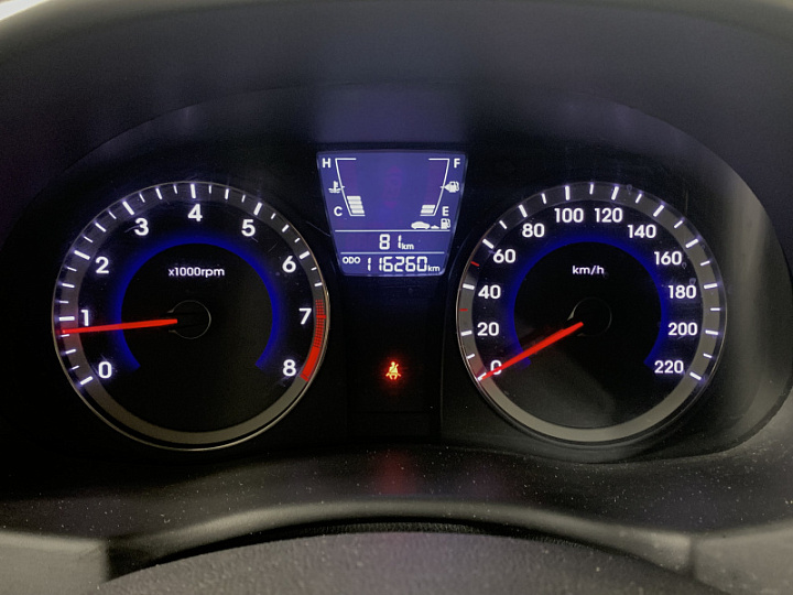 Hyundai Solaris 1.6, 2013 года, Механика, Серебристый