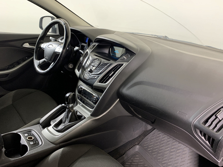 FORD Focus 1.6, 2014 года, Механика, Серебристый