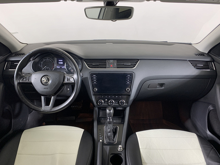 Skoda Octavia 1.4, 2019 года, Робот, белый