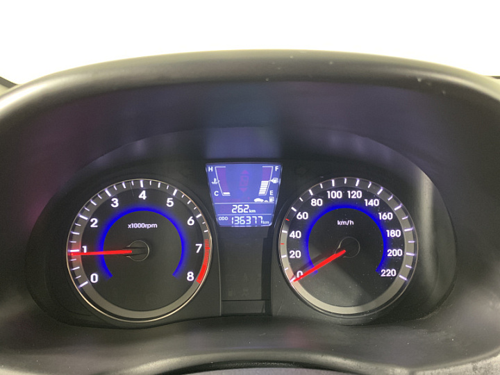 HYUNDAI Solaris 1.6, 2012 года, Механика, ФИОЛЕТОВЫЙ