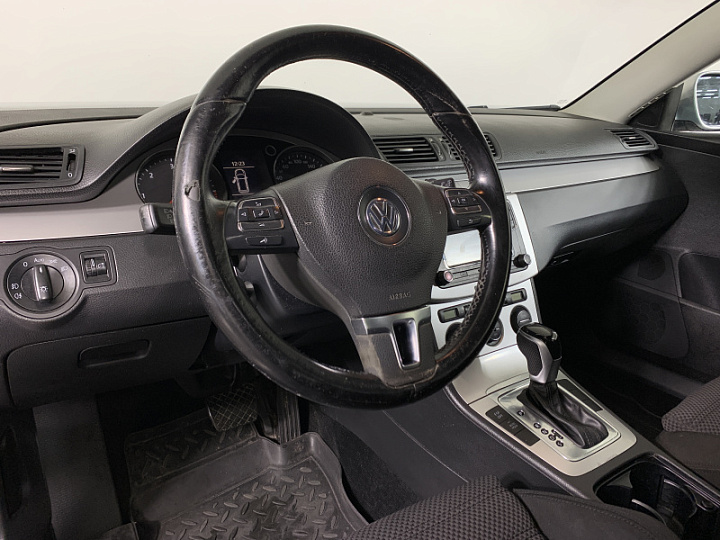 VOLKSWAGEN Passat 2, 2009 года, Робот, Серебристый