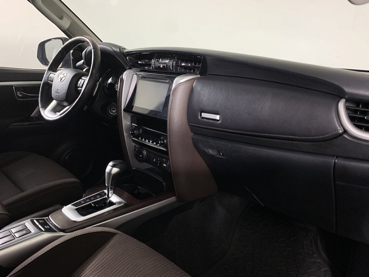 Toyota Fortuner 2.8, 2019 года, Автоматическая, Черный