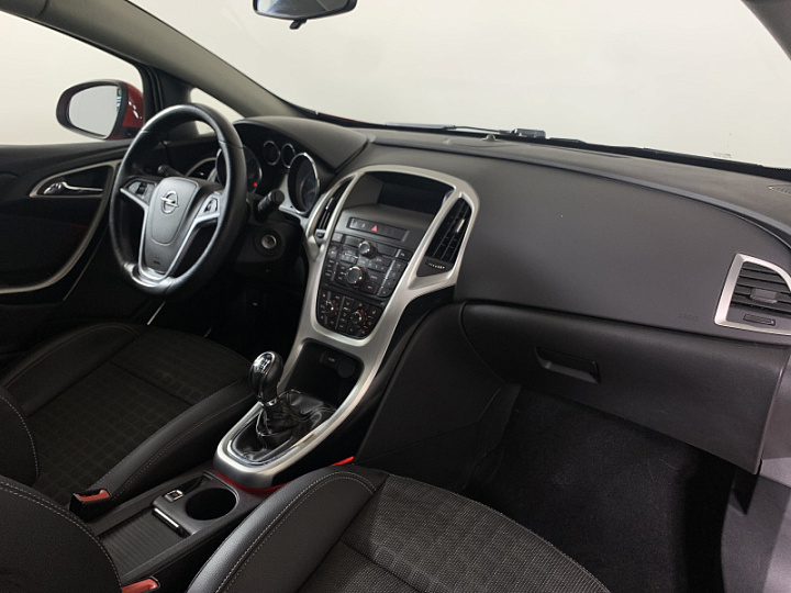 Opel Astra 1.6, 2012 года, Механика, Красный