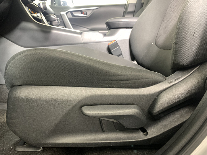 Toyota RAV4 2, 2021 года, Автоматическая, Серый