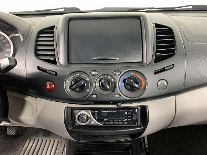 MITSUBISHI L200 2.5, 2010 года, Механика, СЕРЫЙ