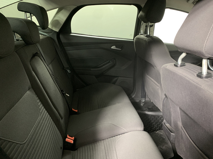 FORD Focus 1.6, 2015 года, Робот, Серо-коричневый