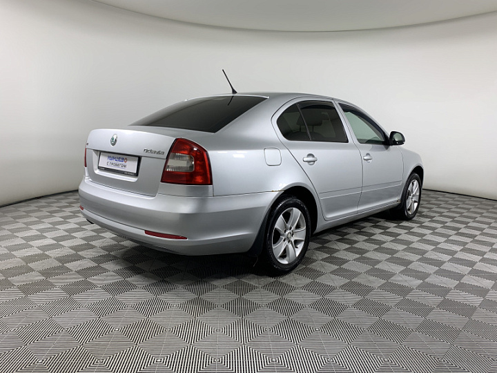 SKODA Octavia 1.6, 2012 года, Механика, Серебристый