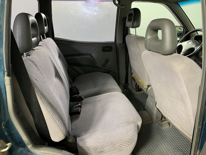 NISSAN Terrano 2.4, 1995 года, Механика, ЗЕЛЕНЫЙ