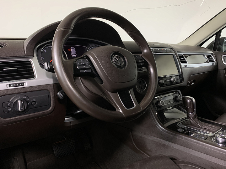 VOLKSWAGEN Touareg 3, 2015 года, Автоматическая, КОРИЧНЕВЫЙ