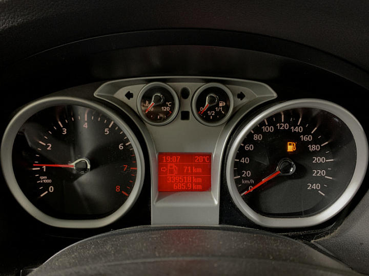 FORD Focus 1.6, 2010 года, Механика, Серебристый