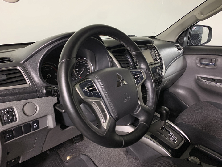 MITSUBISHI L200 2.4, 2018 года, Автоматическая, ЧЕРНЫЙ