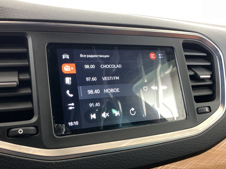 Lada Vesta 1.6, 2023 года, Механика, ОРАНЖЕВЫЙ