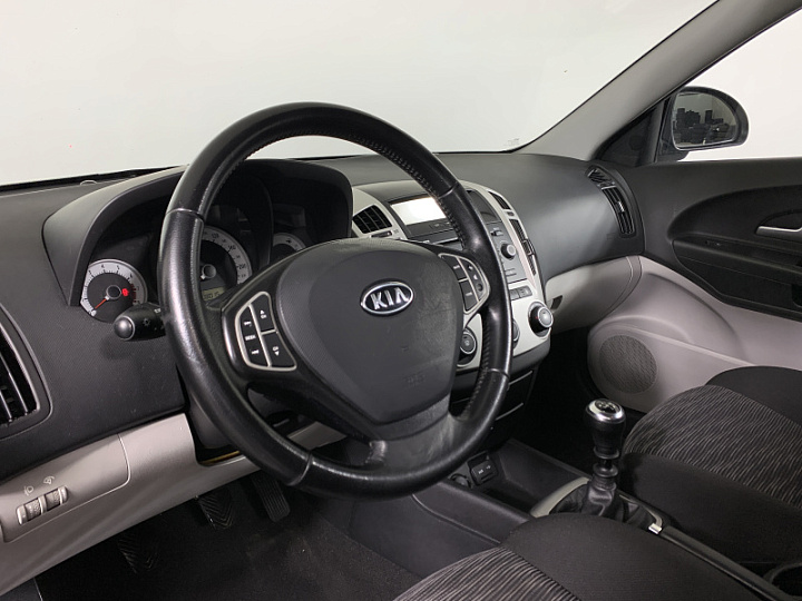 KIA Ceed 1.6, 2009 года, Механика, БЕЖЕВЫЙ