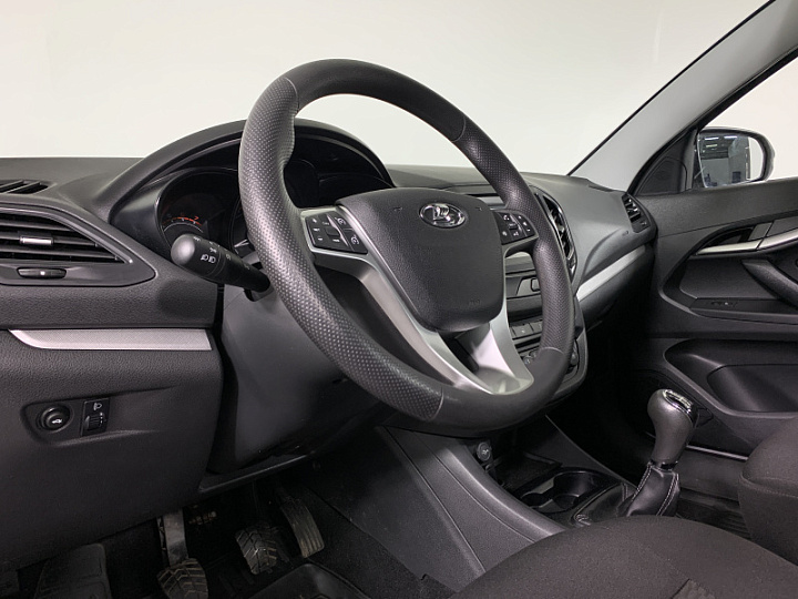 Lada Vesta 1.6, 2018 года, Механика, Серебристый