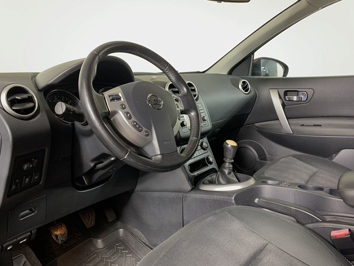 NISSAN Qashqai 2, 2011 года, Механика, КРАСНЫЙ