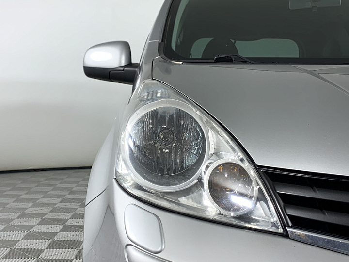 NISSAN Note 1.4, 2011 года, Механика, Серебристый