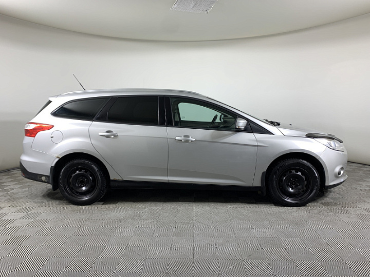 Ford Focus 1.6, 2014 года, Механика, Серебристый