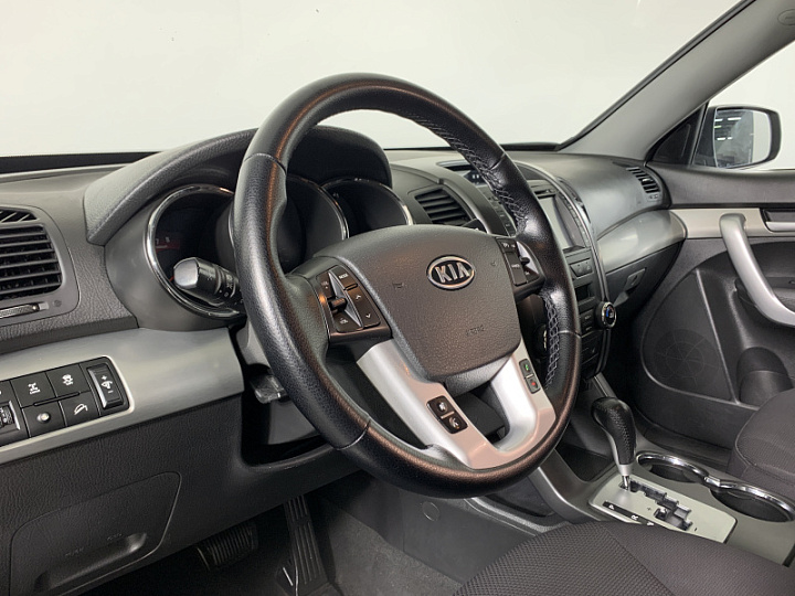 KIA Sorento 2.4, 2012 года, Автоматическая, БЕЛЫЙ