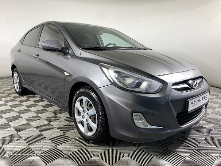 HYUNDAI Solaris 1.6, 2013 года, Автоматическая, Черно-Серый