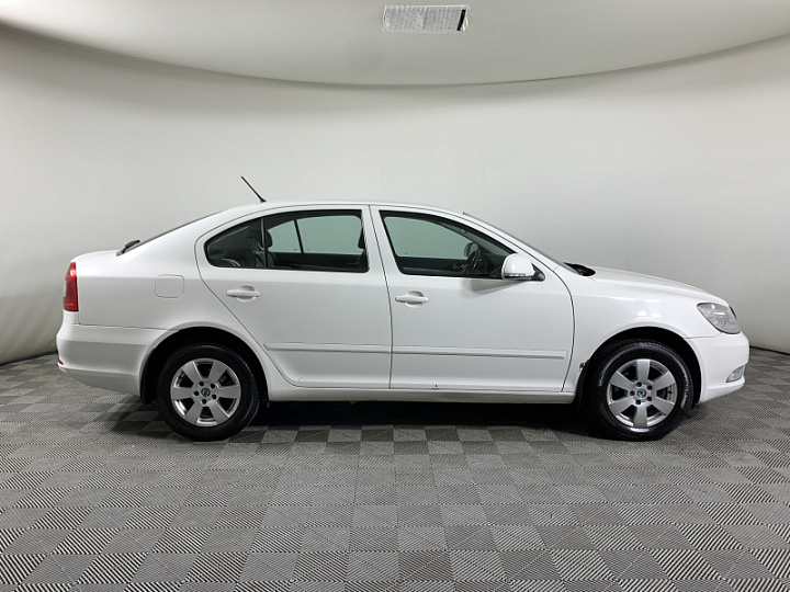 SKODA Octavia 1.6, 2011 года, Автоматическая, БЕЛЫЙ