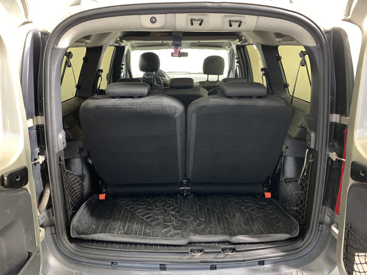 LADA (ВАЗ) Largus Cross 1.6, 2018 года, Механика, Серо-бежевый