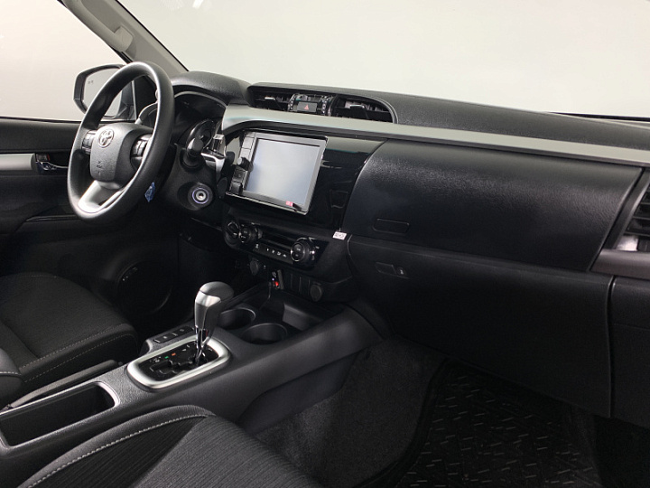 TOYOTA Hilux 2.7, 2022 года, Автоматическая, ЧЕРНЫЙ