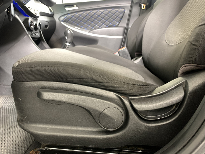 Hyundai Solaris 1.4, 2013 года, Механика, Серый