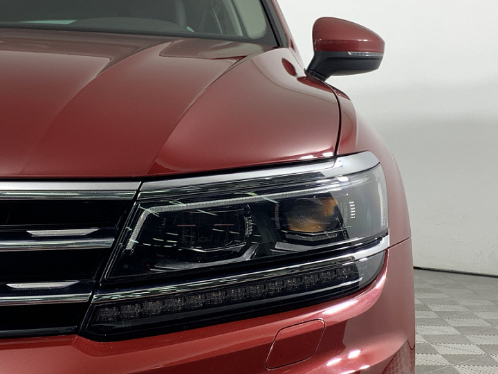 VOLKSWAGEN Tiguan 2, 2018 года, Робот, Вишневый