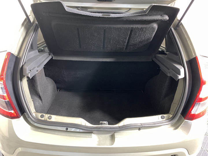 RENAULT Sandero 1.6, 2010 года, Механика, БЕЖЕВЫЙ