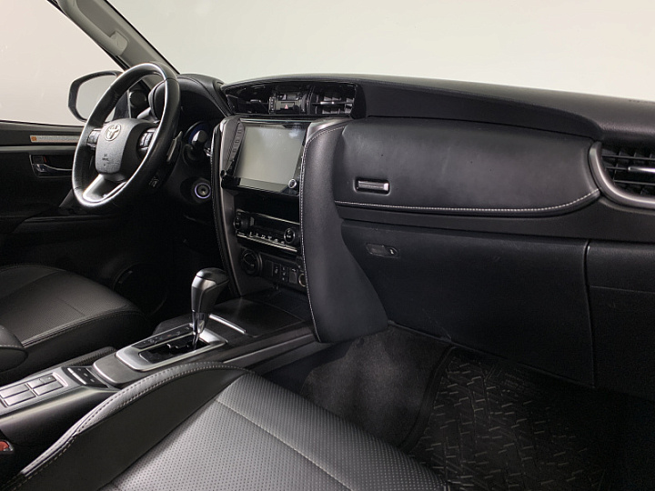 TOYOTA Fortuner 2.8, 2021 года, Автоматическая, ЧЕРНЫЙ