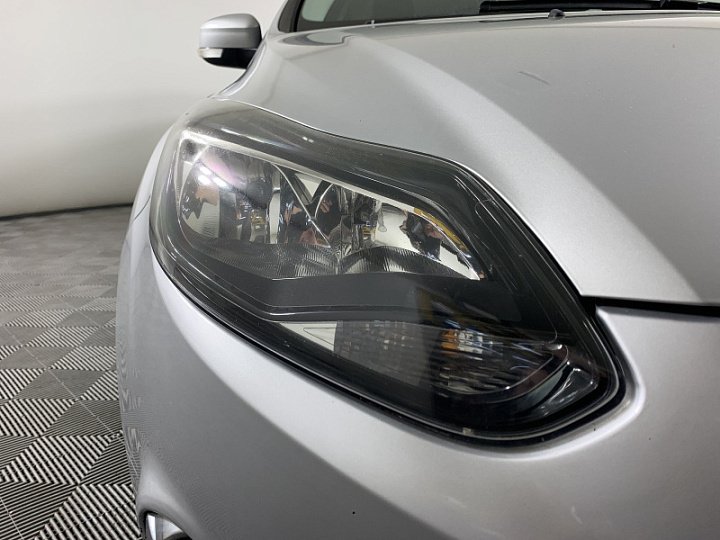 Ford Focus 1.6, 2014 года, Механика, Серебристый