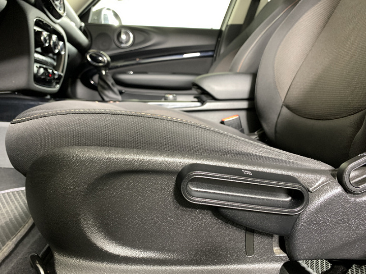 MINI Clubman 1.5, 2018 года, Автоматическая, СЕРЫЙ