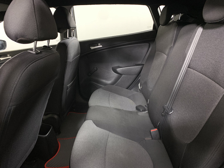 Hyundai Solaris 1.6, 2012 года, Механика, Черный