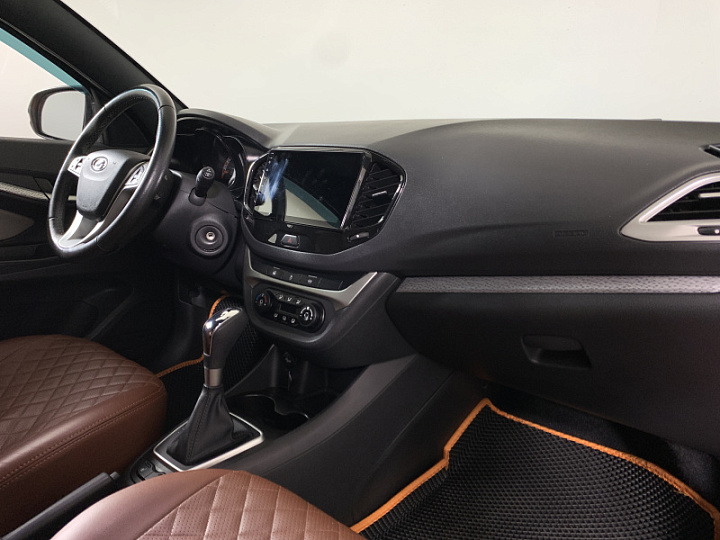 Lada Vesta 1.6, 2021 года, Вариатор, ОРАНЖЕВЫЙ