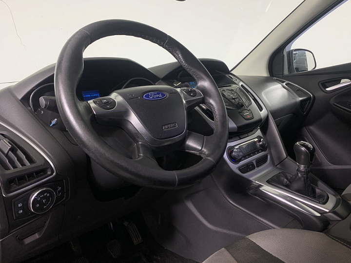 FORD Focus 1.6, 2012 года, Механика, Серебристый