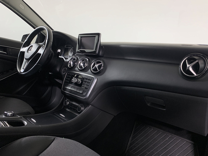 MERCEDES-BENZ A-Класс 1.6, 2013 года, Автоматическая, ЧЕРНЫЙ