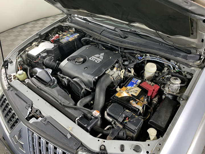 MITSUBISHI Pajero Sport 2.5, 2010 года, Автоматическая, Серебристый