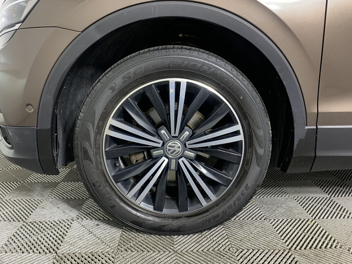 Volkswagen Tiguan 2, 2017 года, Робот, КОРИЧНЕВЫЙ