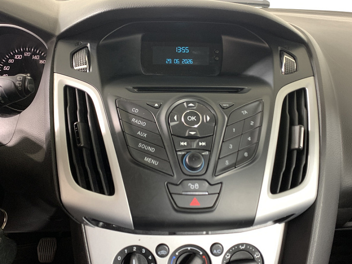 Ford Focus 1.6, 2014 года, Механика, Серебристый