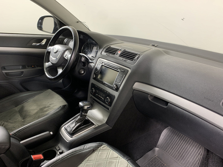 SKODA Octavia 1.8, 2013 года, Автоматическая, ЧЕРНЫЙ