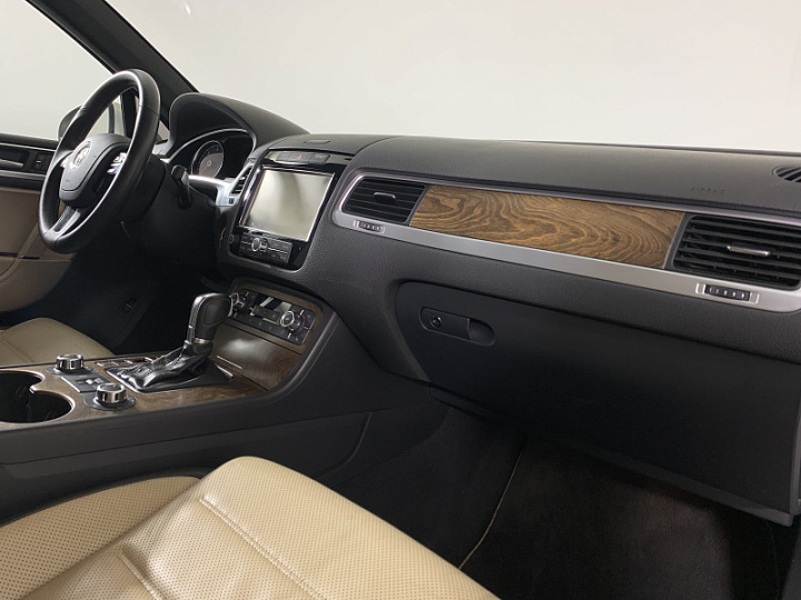 VOLKSWAGEN Touareg 4.1, 2011 года, Автоматическая, Серебристо-желтый