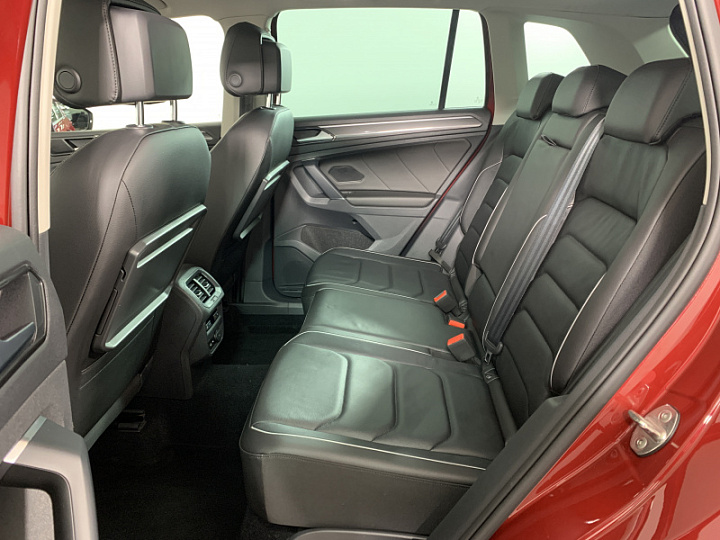 VOLKSWAGEN Tiguan 2, 2018 года, Робот, Вишневый