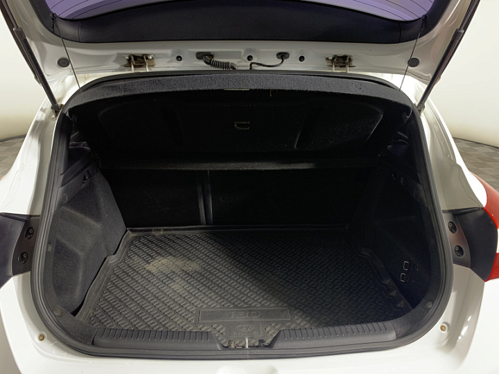 HYUNDAI i30 1.6, 2015 года, Механика, БЕЛЫЙ