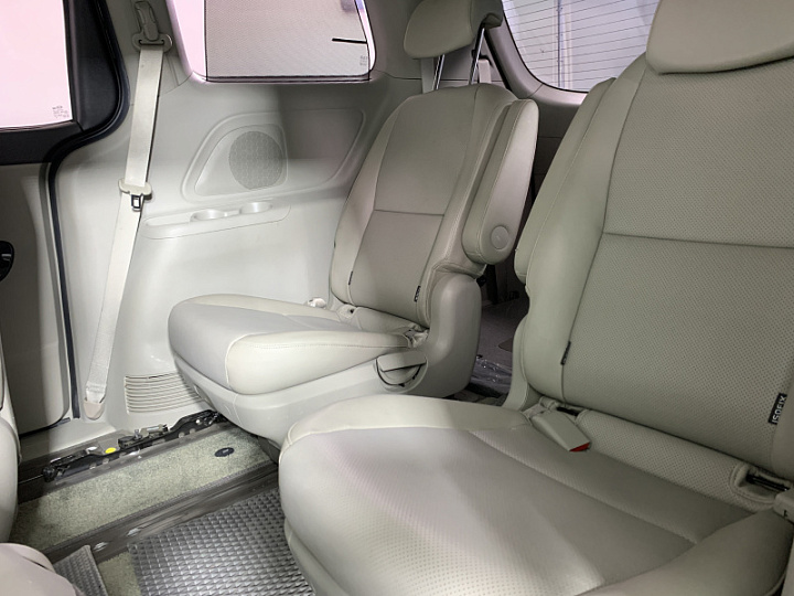 KIA Carnival 2.2, 2017 года, Автоматическая, ЧЕРНЫЙ