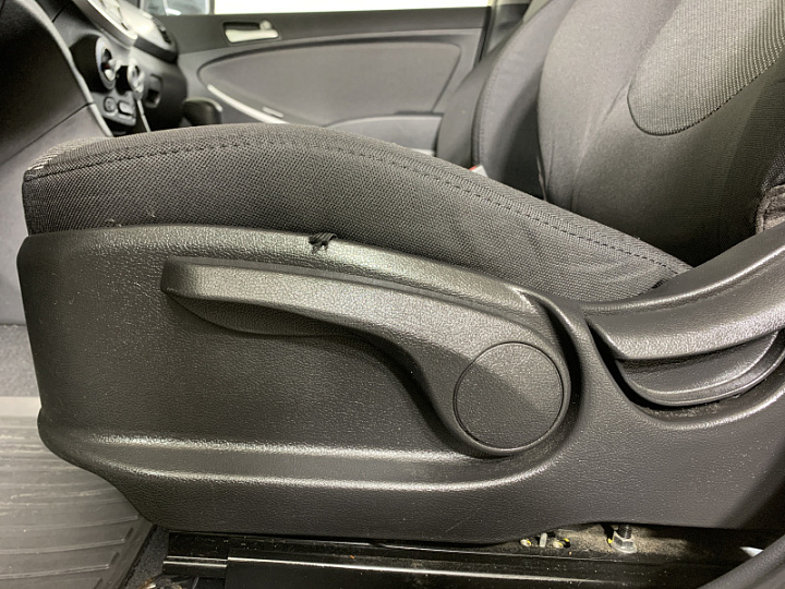 HYUNDAI Solaris 1.6, 2012 года, Автоматическая, Бежево-серый