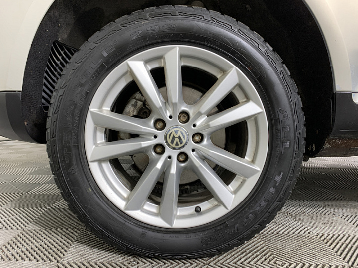 VOLKSWAGEN Touareg 2.5, 2007 года, Автоматическая, Серебристо-желтый
