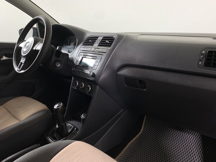 VOLKSWAGEN Polo 1.6, 2011 года, Механика, Серебристый