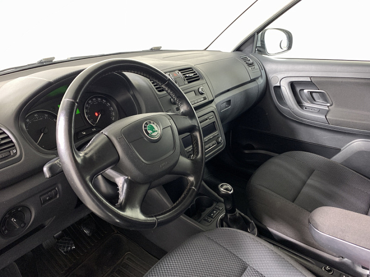 SKODA Fabia 1.4, 2011 года, Механика, Серебристый