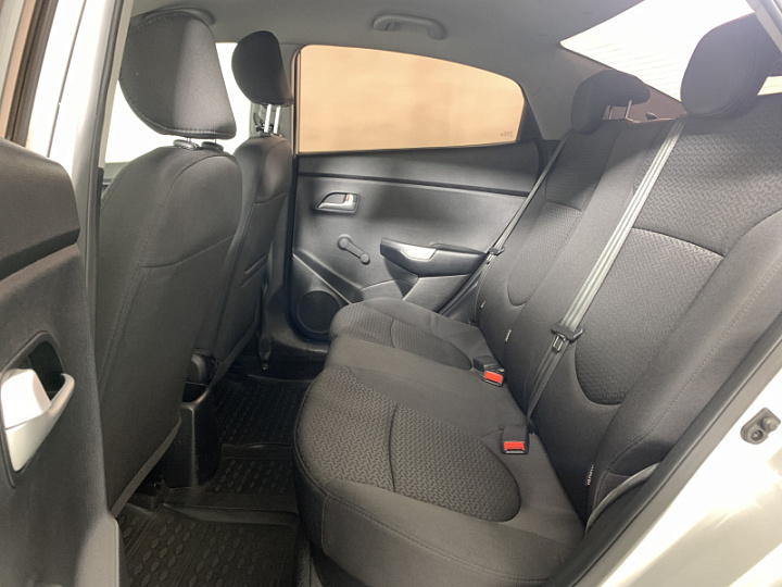 KIA Rio 1.6, 2017 года, Автоматическая, Серебристый
